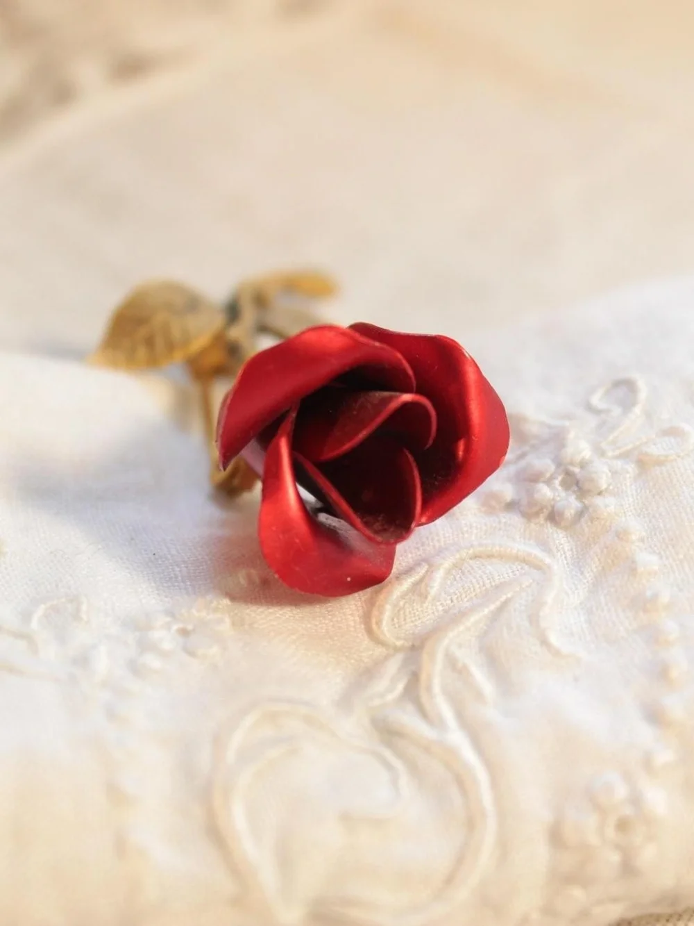 Vintage Avon Red Rose Brooch Pin Gold-Tone Enamel Floral Costume Jewelry
